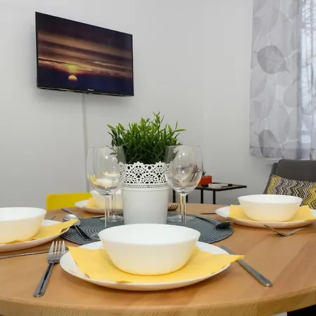 Casa Del Sol ~ Beautiful 2bd Flat In The Centre דירה וארנה