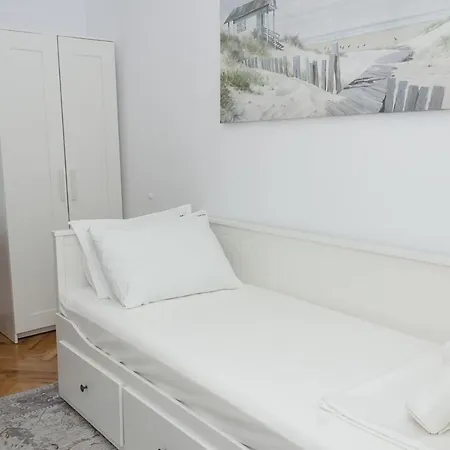 Casa Del Sol ~ Beautiful 2bd Flat In The Centre * וארנה