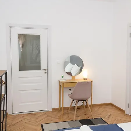 Casa Del Sol ~ Beautiful 2bd Flat In The Centre * וארנה