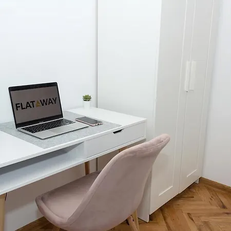 Casa Del Sol ~ Beautiful 2bd Flat In The Centre וארנה